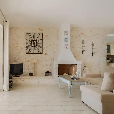 アパート Kyparissi